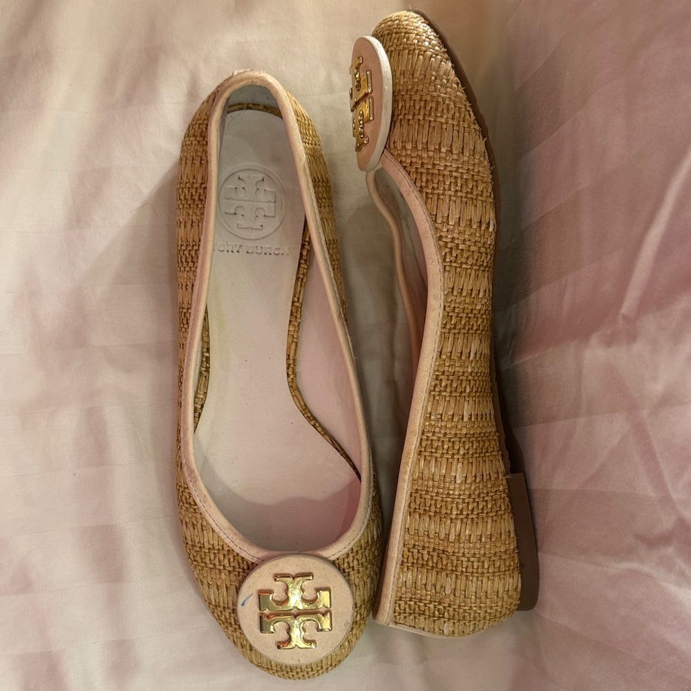 Tory Burch Sz 6.5 Natural Raffia Logo Round-Toe Flats